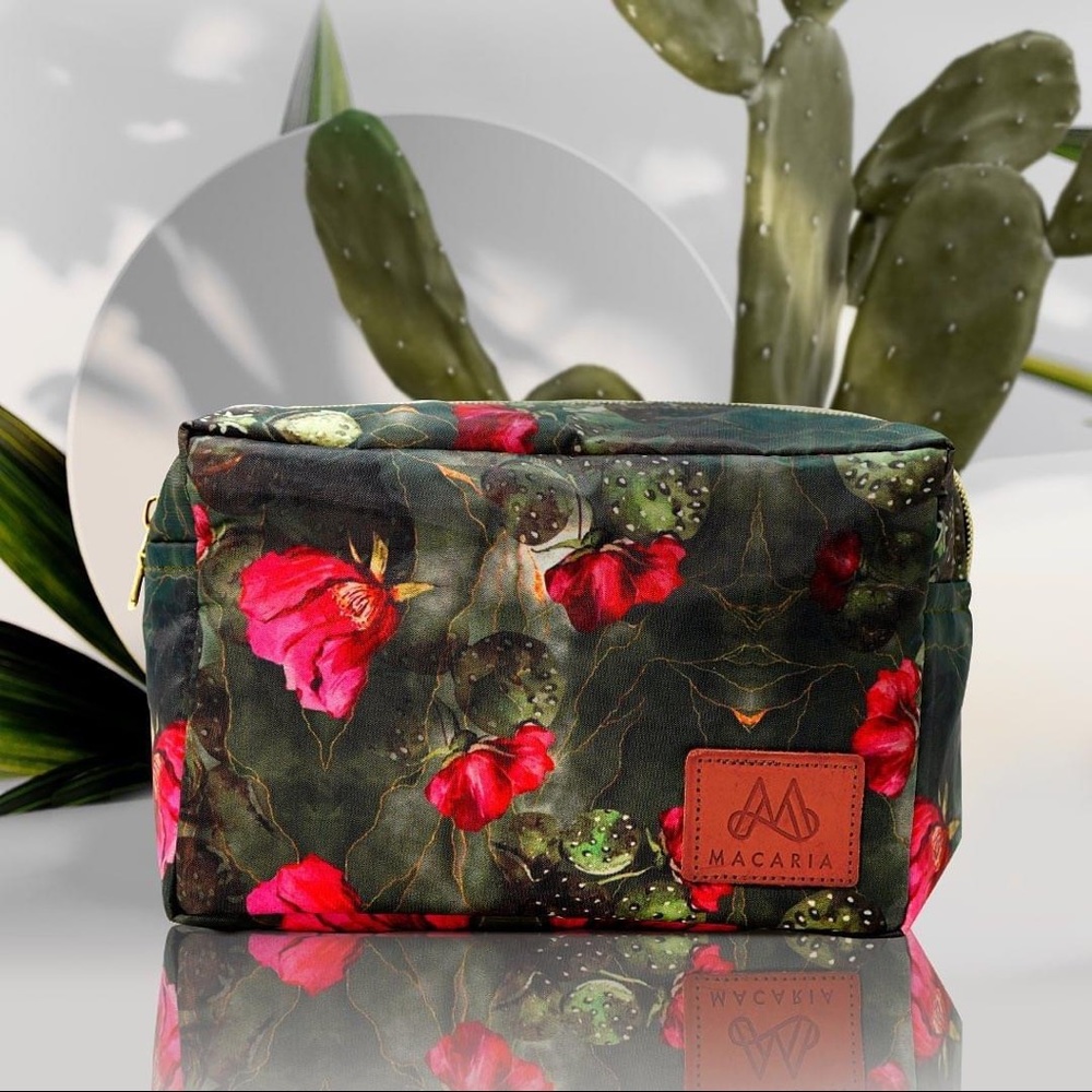 Macaria release small cosmetic bag